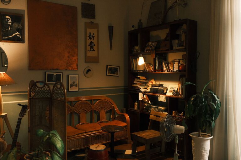 Affordable Tips for a Cozy and Inviting Home Atmosphere